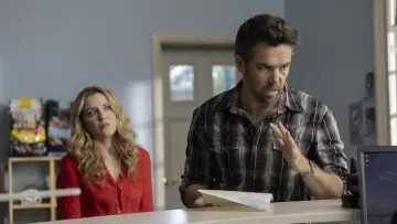 Zasłona к сериалу "Colin from Accounts" #1225196