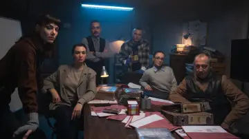 Zasłona do serialu "Cmentarzysko" #1371029