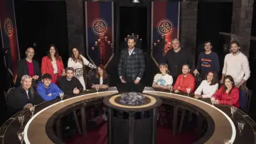 Zasłona к сериалу "Les Traîtres" #1440993