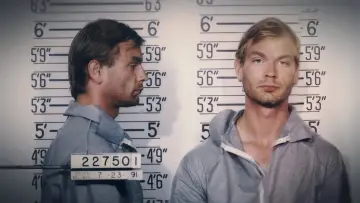 Zasłona к сериалу "Rozmowy z mordercą: Taśmy Jeffreya Dahmera" #1460408