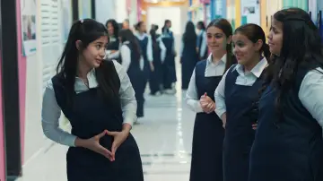 Zasłona do serialu "بنات الثانوي" #1837358