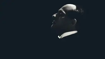 Zasłona do serialu "M. Syn stulecia" #1502127