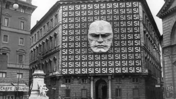 Zasłona do serialu "M. Syn stulecia" #1502128