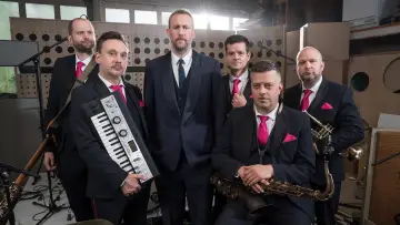 Zasłona do serialu "The Horne Section TV Show" #1834146