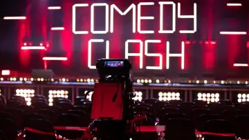 Zasłona do serialu "Comedy Clash" #1399074