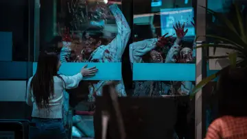 Zasłona к сериалу "Zombieverse" #1509377