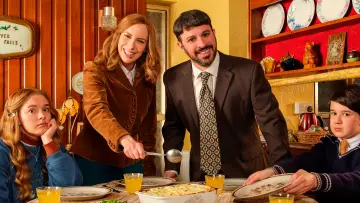 Zasłona к сериалу "Everyone Else Burns" #1494751