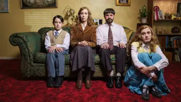 Zasłona к сериалу "Everyone Else Burns" #1494755