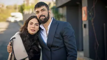 Zasłona do serialu "Adım Farah" #1588668