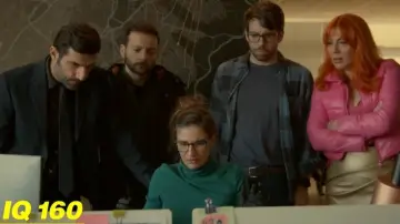 Zasłona do serialu "IQ 160" #1493812