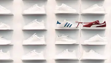 Zasłona к сериалу "Wojny sneakersów: Adidas kontra Puma" #1434674