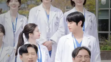 Zasłona к сериалу "언젠가는 슬기로울 전공의생활" #1449445