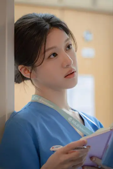 Plakat к сериалу "언젠가는 슬기로울 전공의생활" #1449458