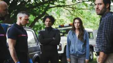 Zasłona к сериалу "Surface" #1479509