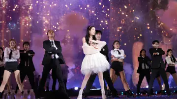 Zasłona do serialu "아이유 콘서트 Live Clip" #1602378