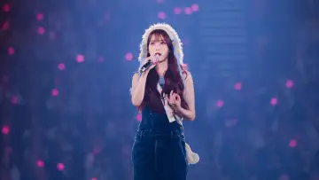 Zasłona do serialu "아이유 콘서트 Live Clip" #1602381
