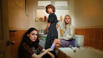 Zasłona do serialu "Such Brave Girls" #1548720
