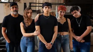 Zasłona к сериалу "Baby Bandito" #1488397