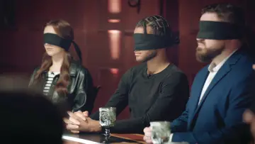 Zasłona do serialu "Les Traîtres" #1346666