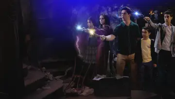 Zasłona к сериалу "Czarodzieje z Waverly Place: Nowy rozdział" #1326725