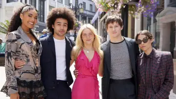 Zasłona к сериалу "Ze świata Legalnej Blondynki: Elle" #1341161