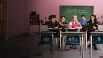 Zasłona к сериалу "Ze świata Legalnej Blondynki: Elle" #1341170