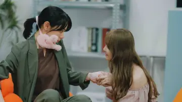 Zasłona к сериалу "彩香ちゃんは弘子先輩に恋してる" #1493626