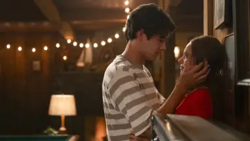Zasłona к сериалу "Każdy kolejny rok" #1327541