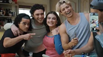 Zasłona к сериалу "Off Campus" #1216915