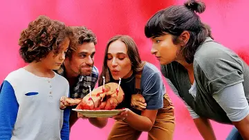 Zasłona do serialu "La Famille Rose" #1823393