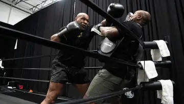 Zasłona do serialu "Odliczanie: Paul vs. Tyson" #1553600