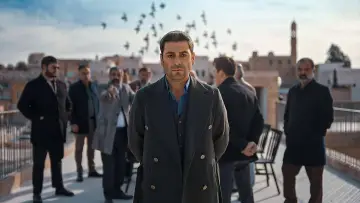 Zasłona к сериалу "Daleko stąd" #1310471