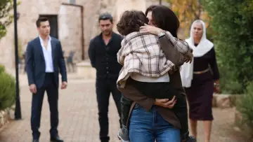 Zasłona к сериалу "Daleko stąd" #1310478