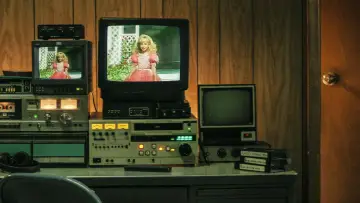 Zasłona к сериалу "Nierozwiązane sprawy: Kto zabił JonBenét Ramsey" #1488465