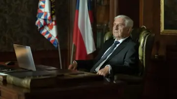 Zasłona do serialu "Moloch" #1669008
