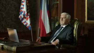 Zasłona do serialu "Moloch" #1669009