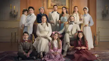 Zasłona do serialu "Portret skandalizującej rodziny" #1603406