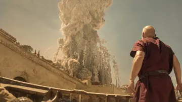 Zasłona к сериалу "Pompeje: podróż w czasie z Tomem Hiddlestonem" #1404627