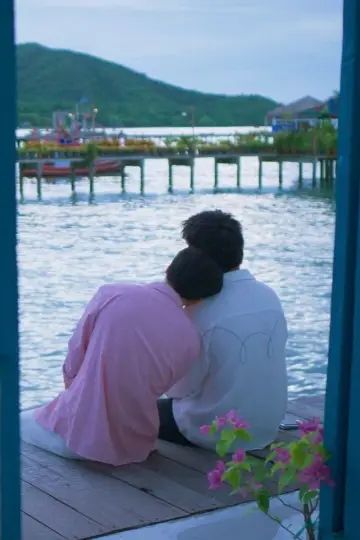 Plakat к сериалу "ผมเจอเจ้าชายบนชายหาด" #1496337