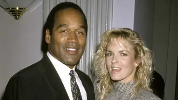 Zasłona do serialu "Amerykańska obława: O.J. Simpson" #1508020