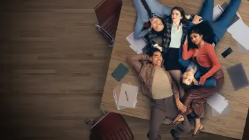 Zasłona к сериалу "Niestworzeni do pracy" #1348701