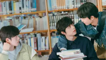 Zasłona do serialu "무언가 잘못되었다" #1603305