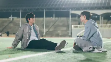 Zasłona do serialu "무언가 잘못되었다" #1603306