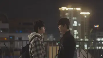 Zasłona do serialu "무언가 잘못되었다" #1603324
