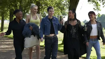 Zasłona к сериалу "What It Feels Like for a Girl" #1500759