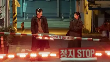 Zasłona к сериалу "모두가 자신의 무가치함과 싸우고 있다" #1388226