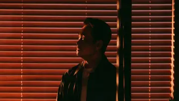 Zasłona к сериалу "모두가 자신의 무가치함과 싸우고 있다" #1388241