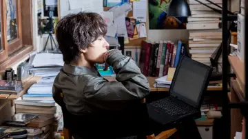 Zasłona к сериалу "모두가 자신의 무가치함과 싸우고 있다" #1388242