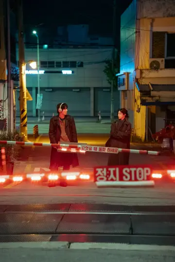 Plakat к сериалу "모두가 자신의 무가치함과 싸우고 있다" #1388274