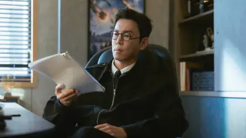 Zasłona do serialu "모두가 자신의 무가치함과 싸우고 있다" #1540587